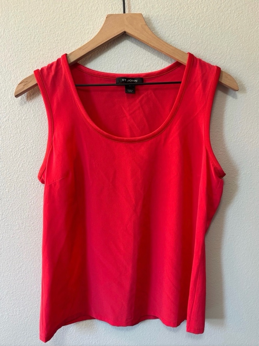 St. John Bright Coral-Red Scoop Neck Tank sz 4